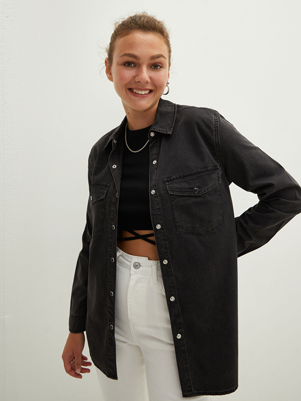 Siyah Cep Detaylı Düz Uzun Kollu Kadın Rodeo Jean Gömlek