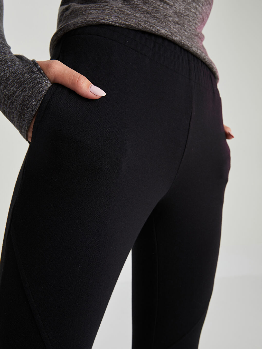 Xside Active Ženske Jogger Pantalone sa Elastičnim Strukem, Regularnog Kroja i Detaljima Džepova -W1H994Z8-CVL