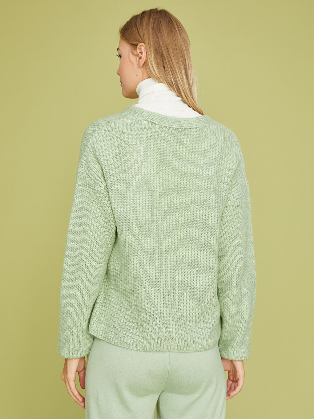 Yeşil V Yaka Düz Uzun Kollu Cep Detaylı Kadın Triko Hırka-10