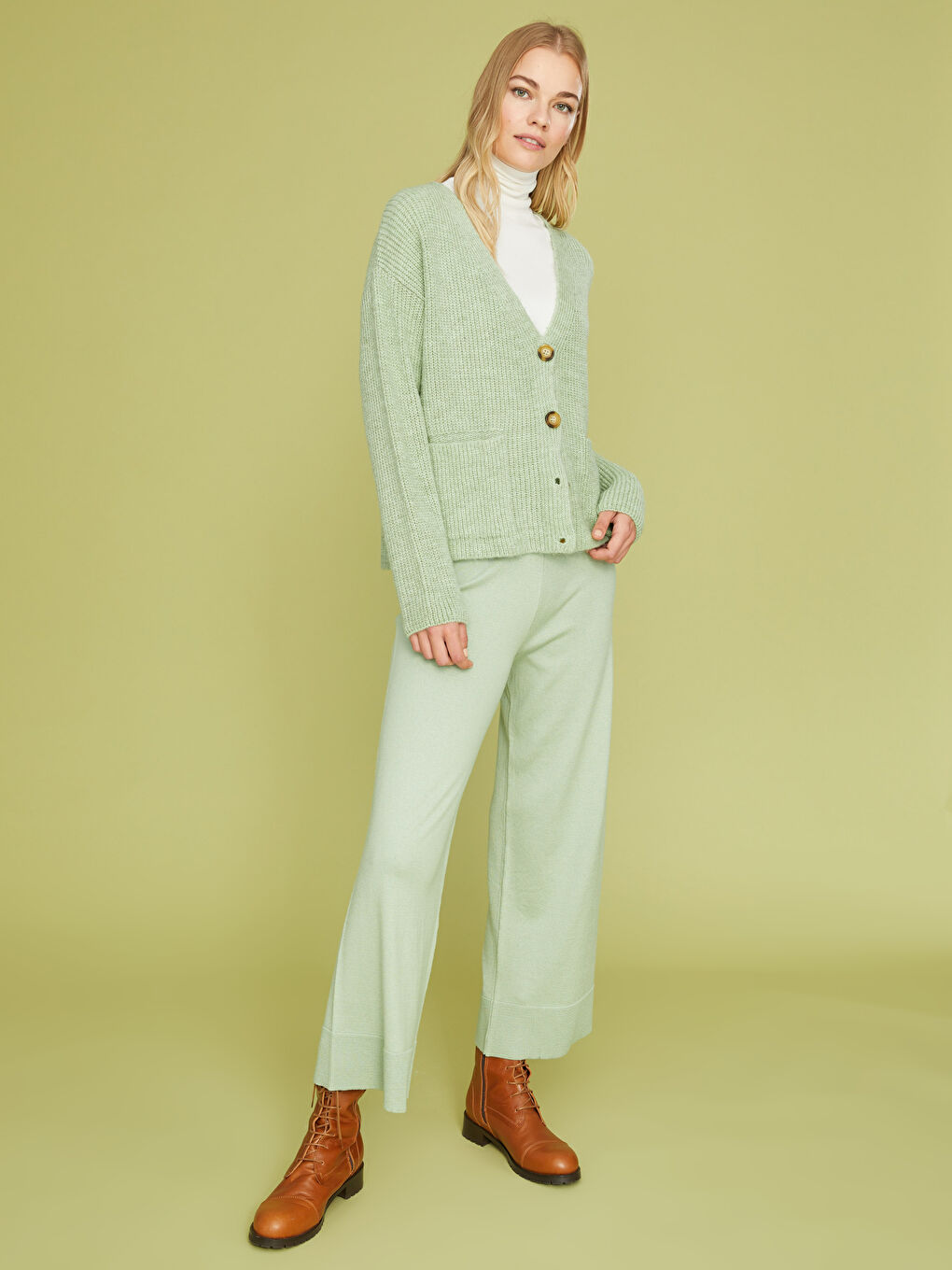 Yeşil V Yaka Düz Uzun Kollu Cep Detaylı Kadın Triko Hırka-7