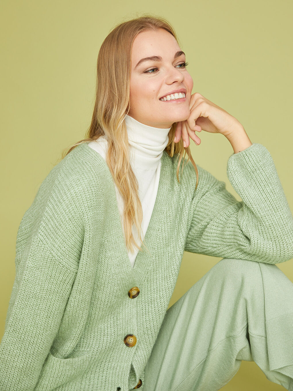 Yeşil V Yaka Düz Uzun Kollu Cep Detaylı Kadın Triko Hırka-8