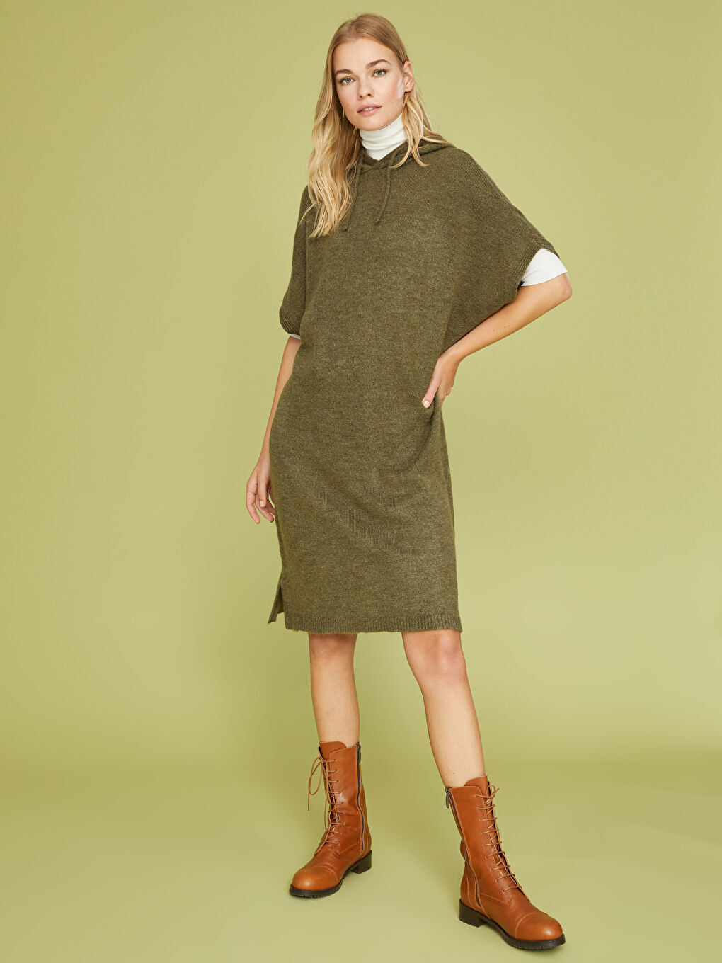 Yeşil Kapüşonlu Düz Kısa Kollu Kadın Triko Elbise-1