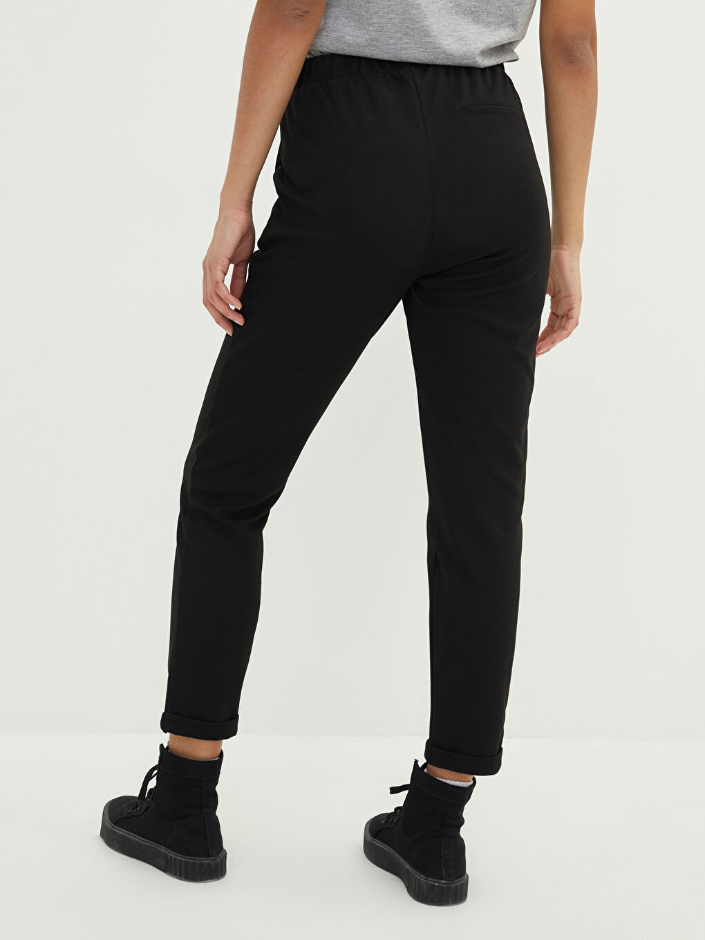 Elastic Waist Regular Pocket Detailed Women's Sweatpants-4