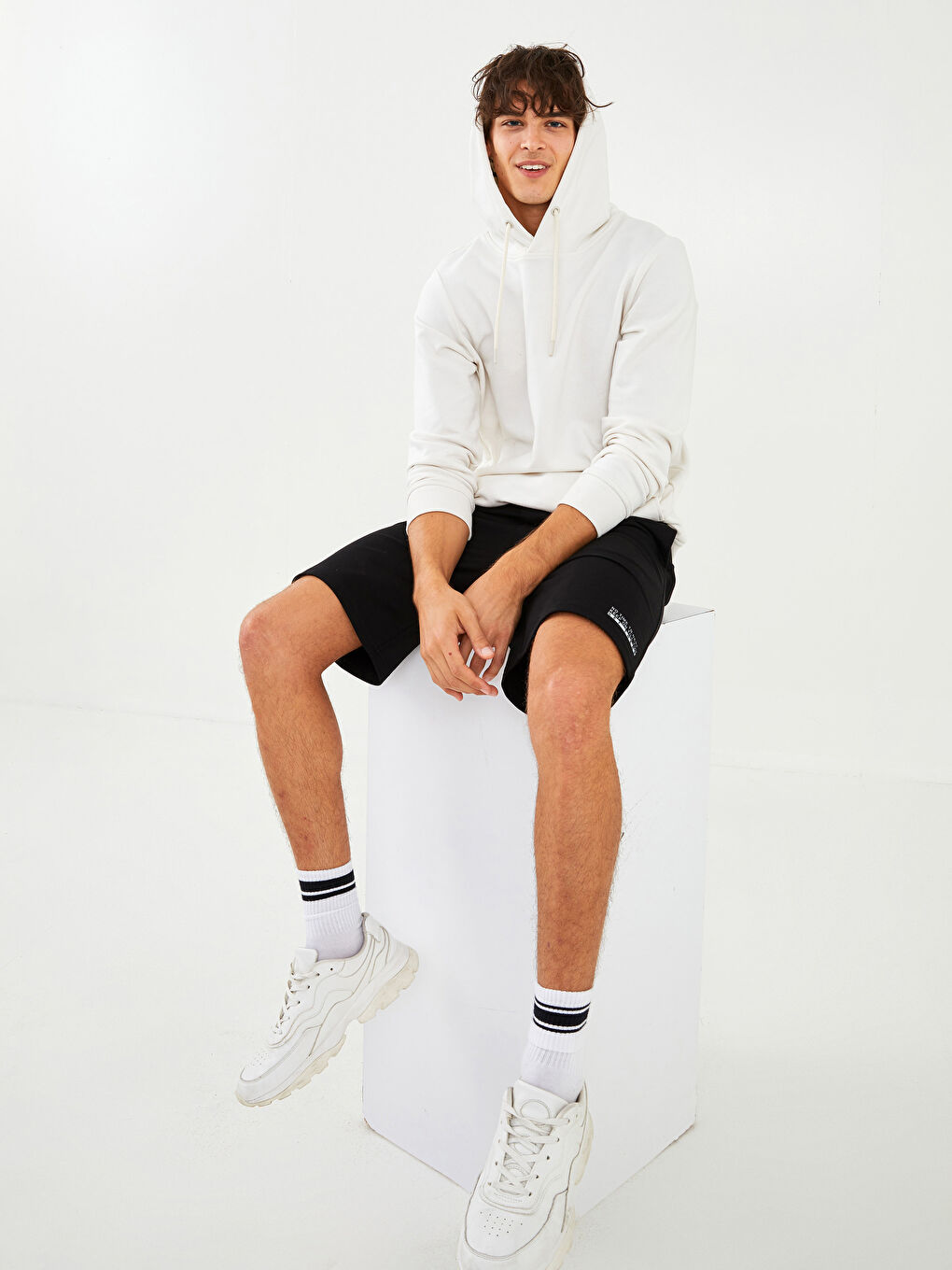 Siyah Standart Kalıp Örme Erkek Şort