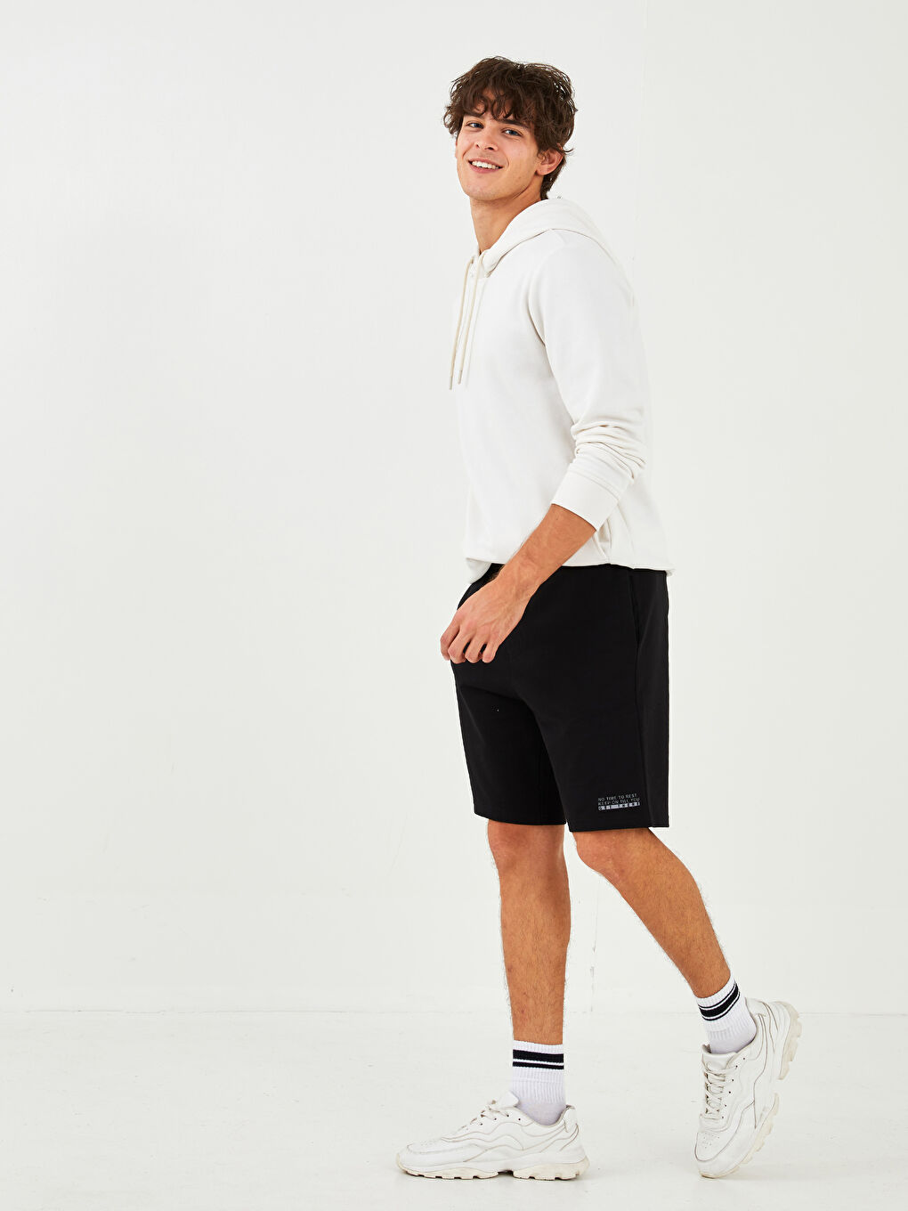 Siyah Standart Kalıp Örme Erkek Şort-1