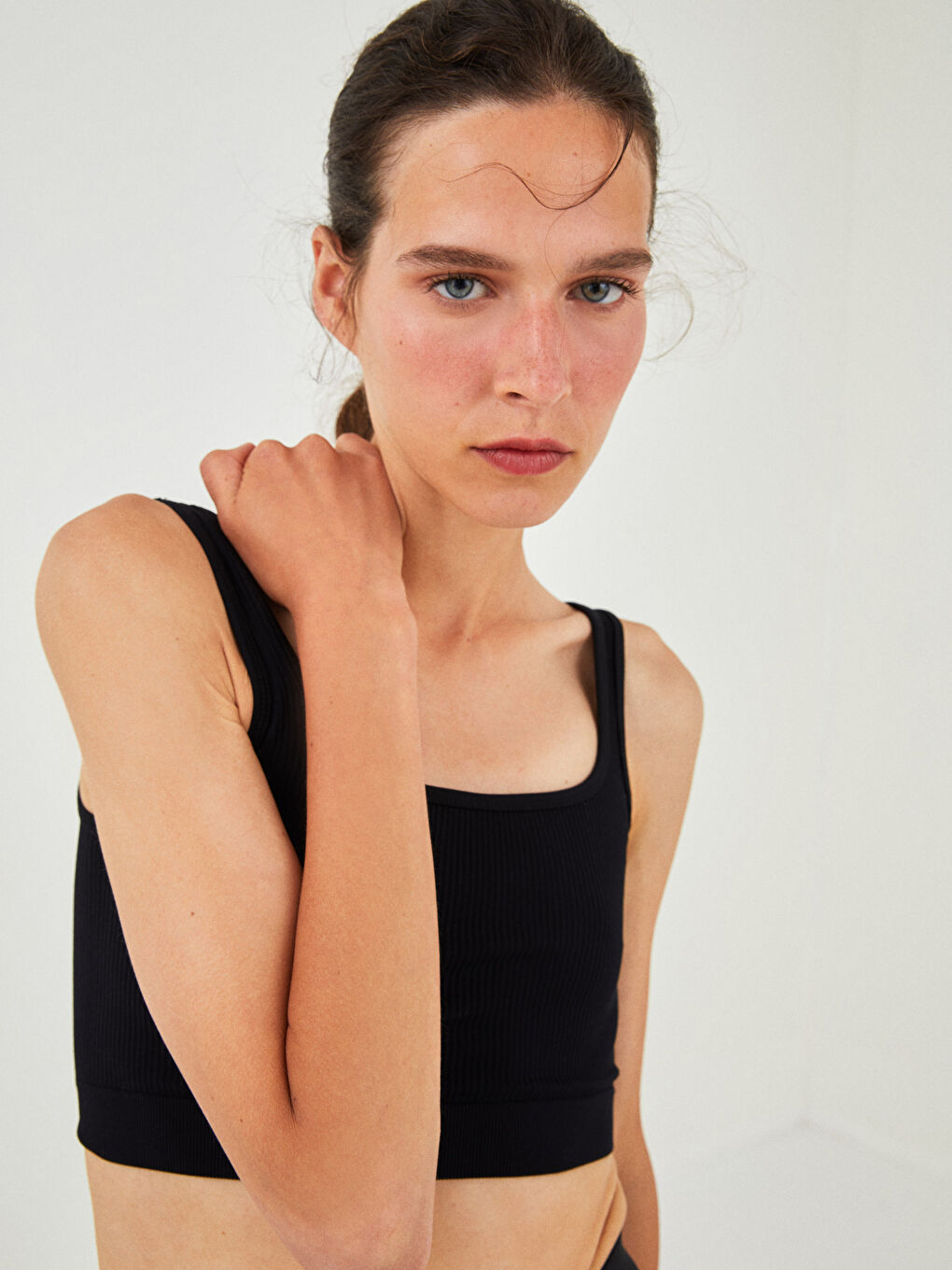 Žena CRNA Sportski grudnjak i sportski bustier-3