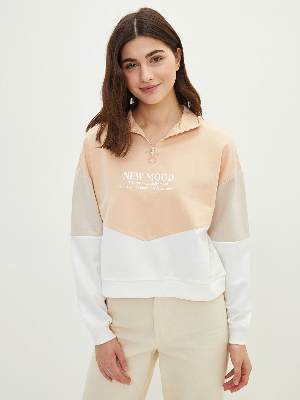 سویتشێرتی ژنان یەخەی مل بەرز قۆڵ درێژ بە بلۆکی ڕەنگ