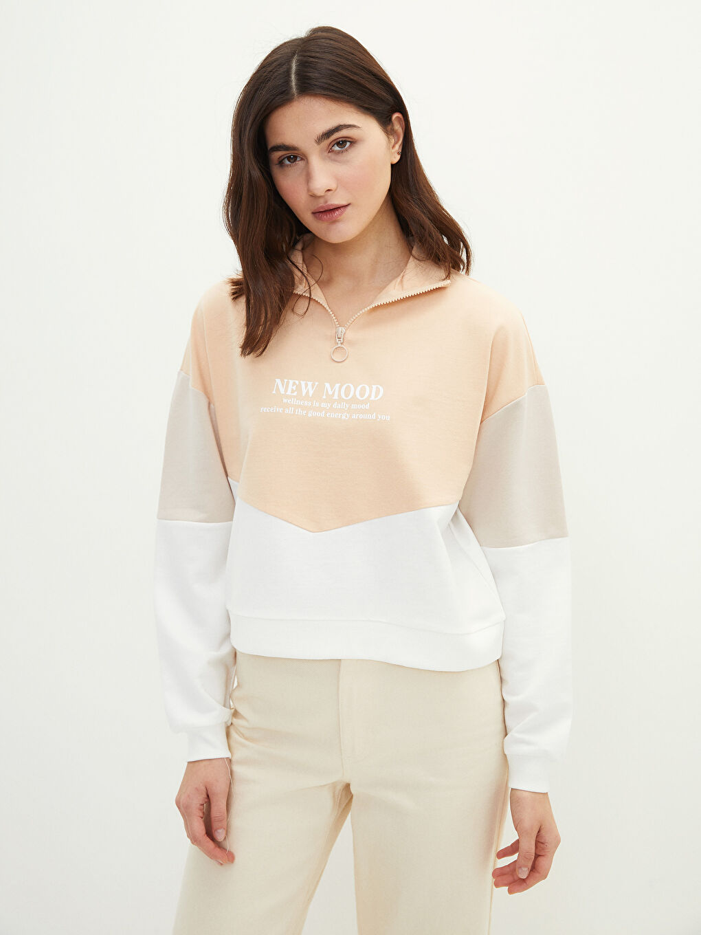 سویتشێرتی ژنان یەخەی مل بەرز قۆڵ درێژ بە بلۆکی ڕەنگ-1