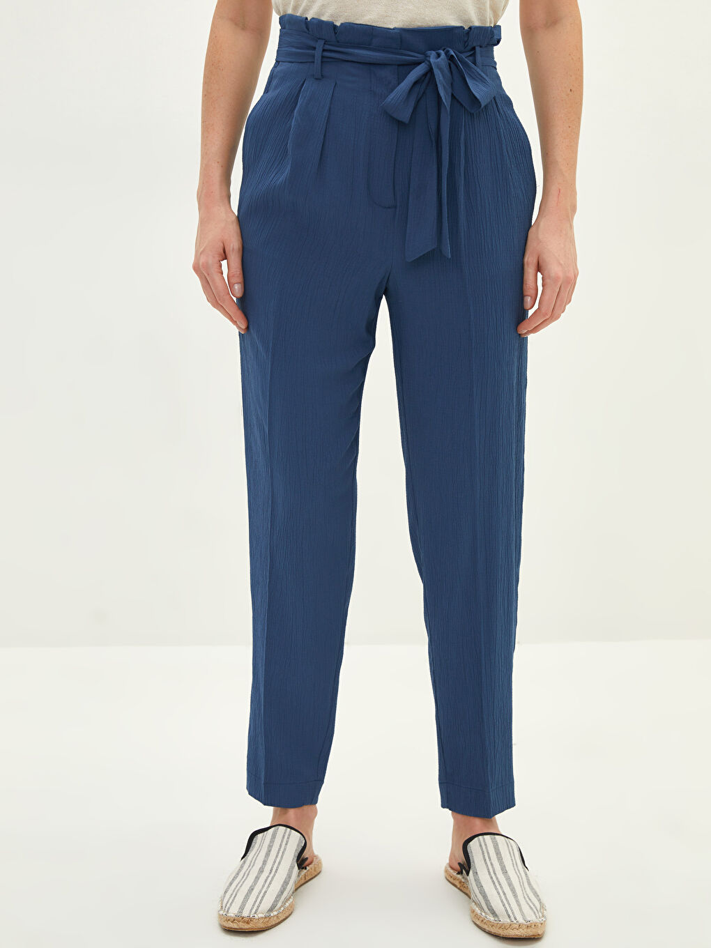 Mavi Beli Lastikli Bağlama Detaylı Kadın Pantolon-1