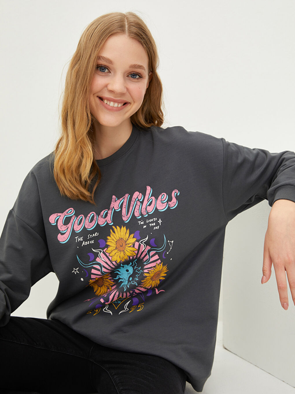 Crew Neck Printed Long Sleeve Women's Sweatshirt