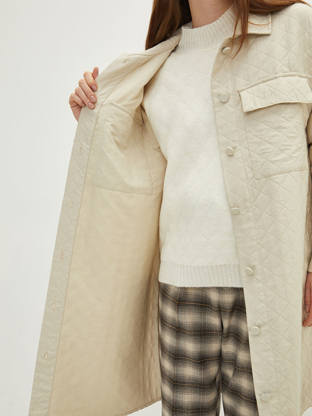 Bej Gömlek Yaka Kapitone Desenli Cep Detaylı Uzun Kollu Kadın Mont-3