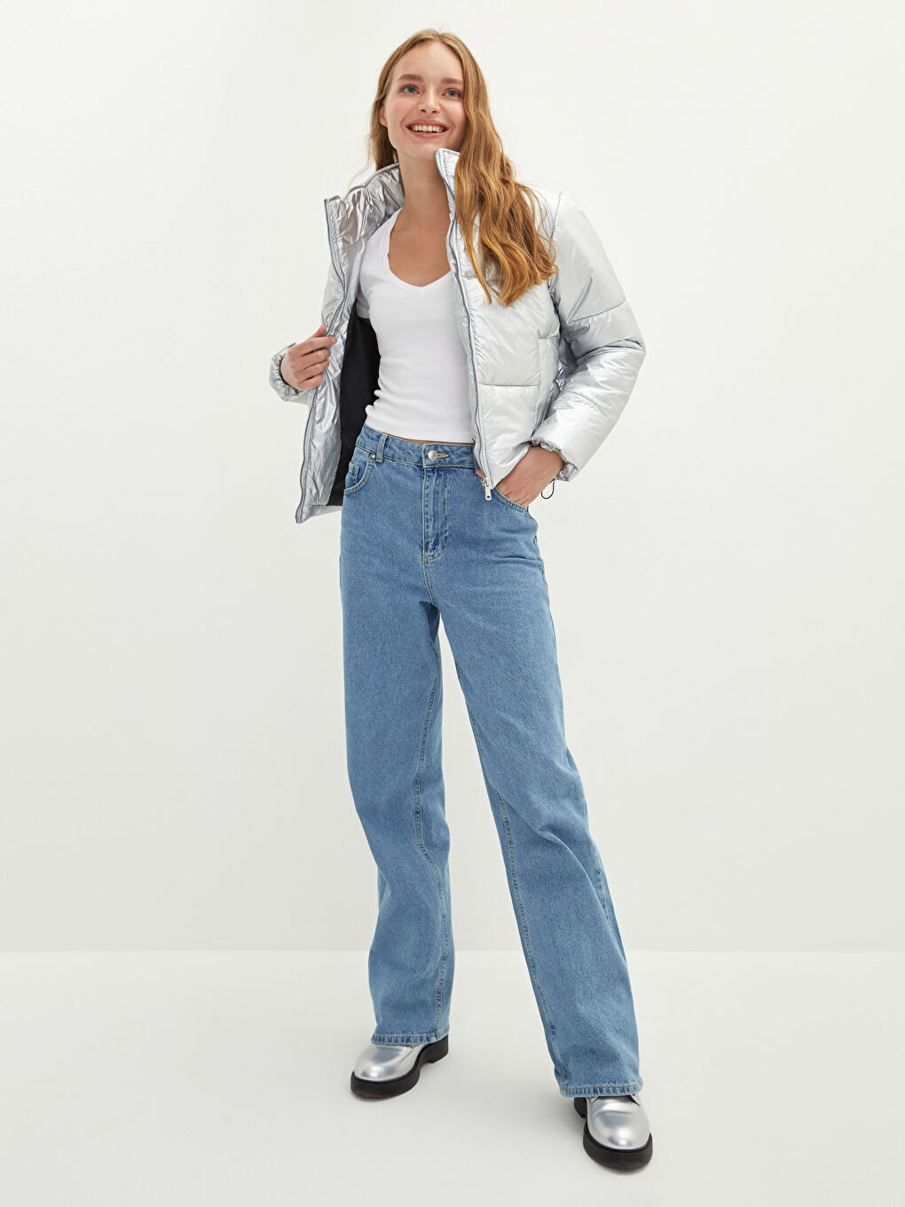 Gri Dik Yaka Düz Cep Detaylı Kadın Şişme Mont-4