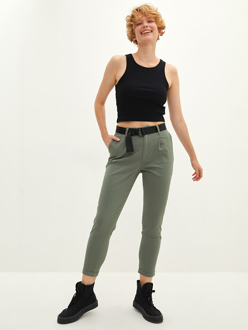 Әйелдерге арналған белдікпен белден байланатын қалтасы бар саржа маталы шалбар