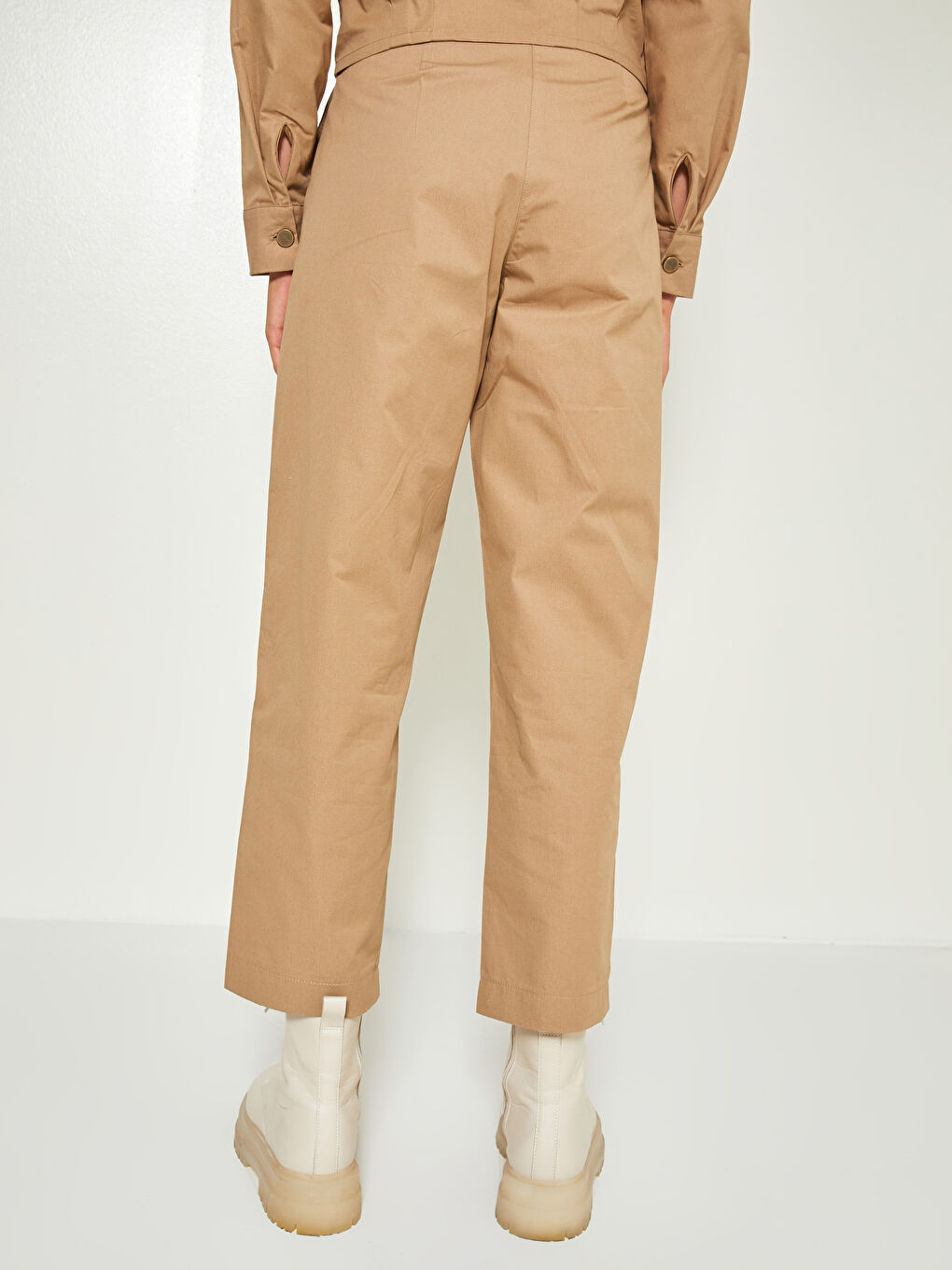 Normal Waist Standard Fit Pocket Detailed Gabardine Women's Trousers-5