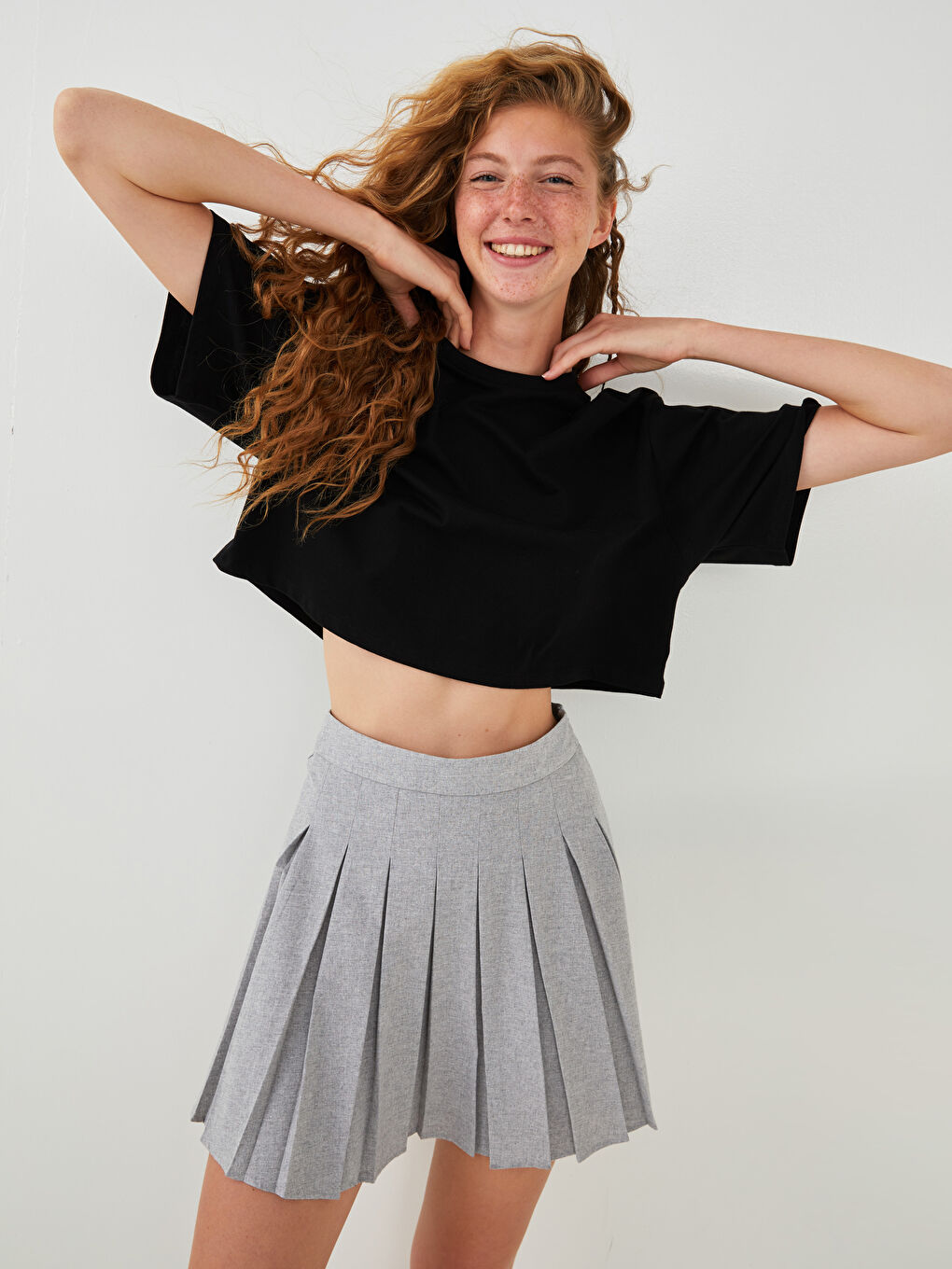 Siyah Bisiklet Yaka Düz Kısa Kollu Kadın Crop-3