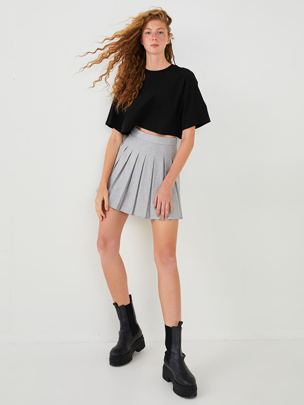 Siyah Bisiklet Yaka Düz Kısa Kollu Kadın Crop-5