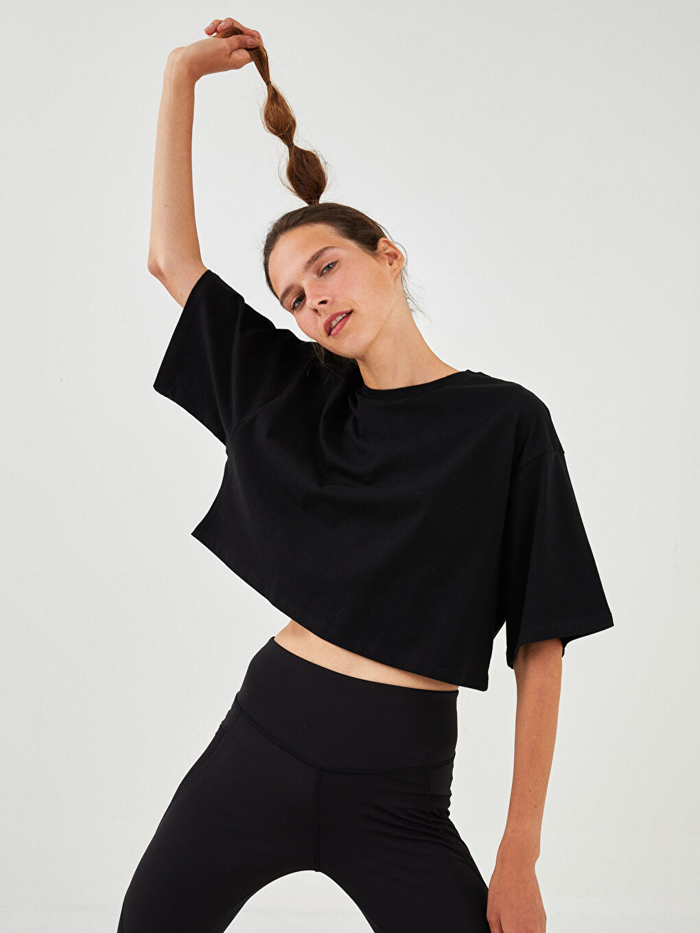Siyah Bisiklet Yaka Düz Kısa Kollu Kadın Crop