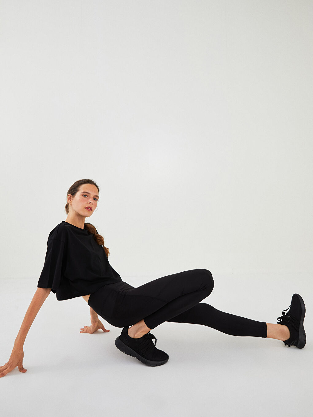 Siyah Bisiklet Yaka Düz Kısa Kollu Kadın Crop-4