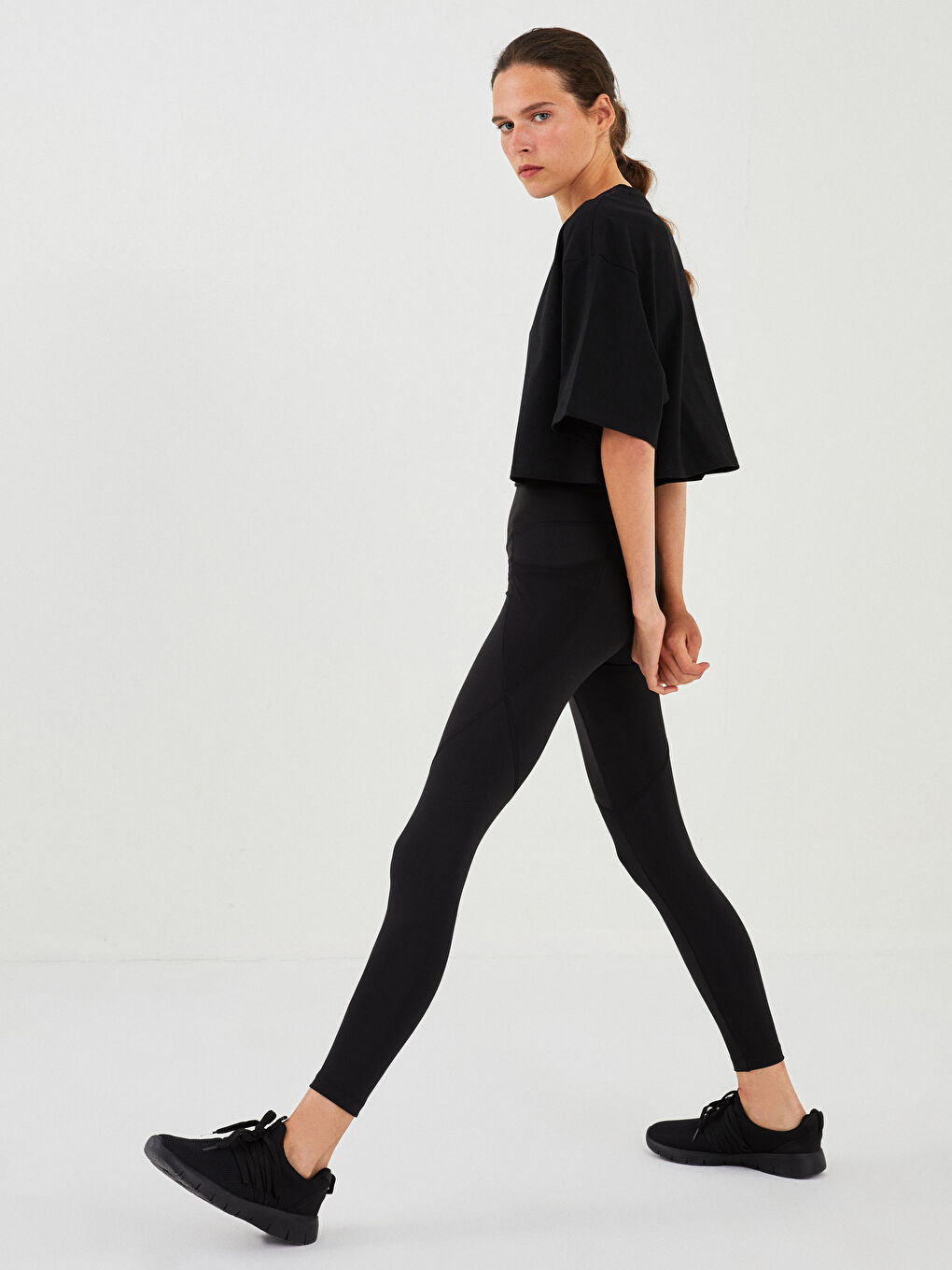 Siyah Bisiklet Yaka Düz Kısa Kollu Kadın Crop-6