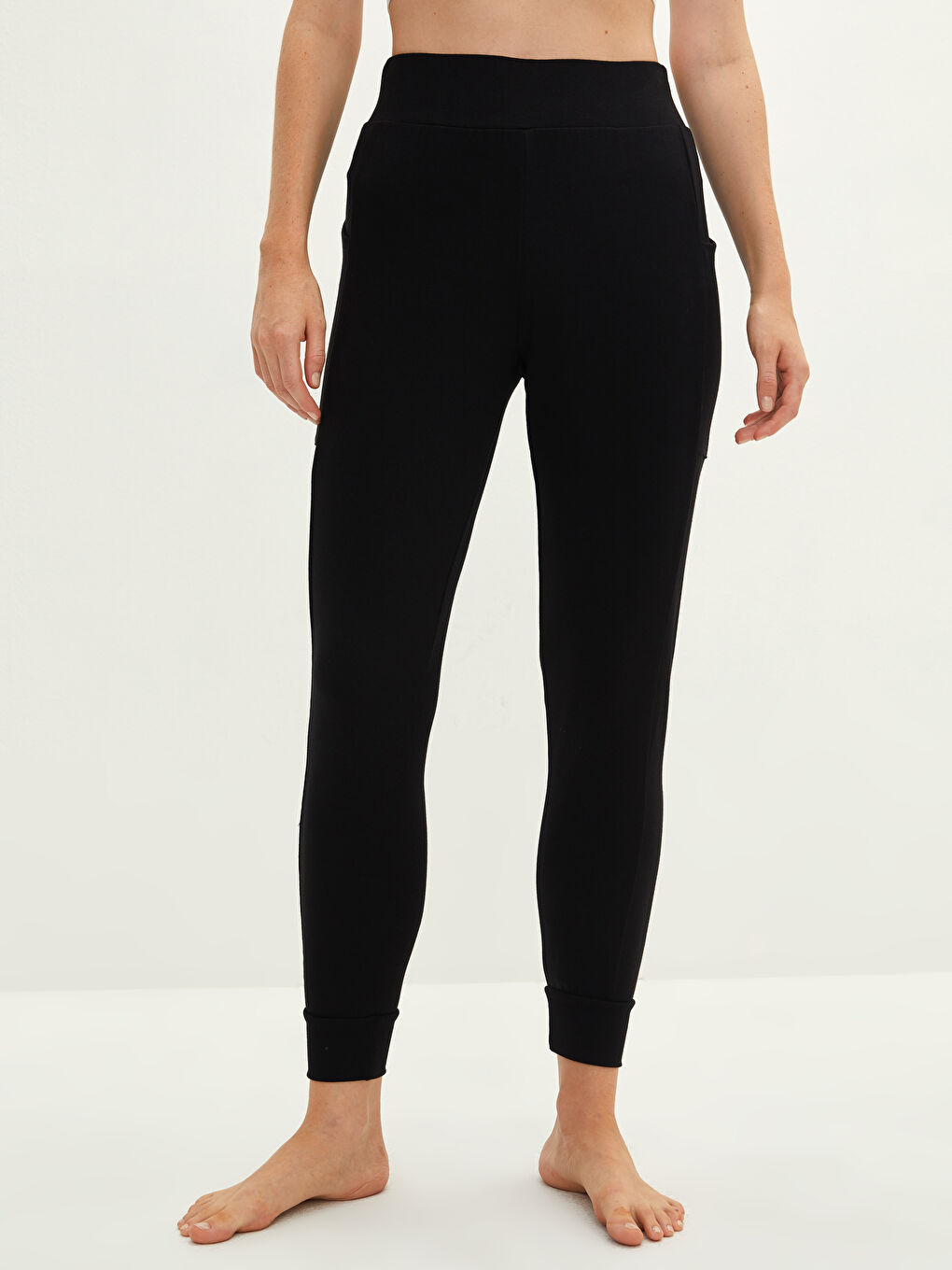 Siyah Beli Lastikli Düz Cep Detaylı Kadın Eşofman Altı-5