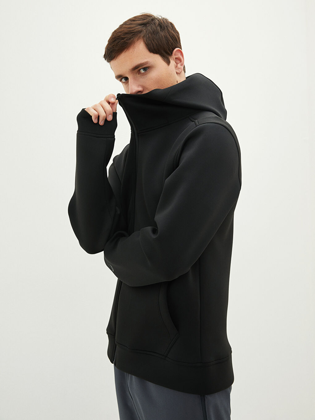 Siyah Standart Kalıp Kapüşonlu Erkek Hırka-2