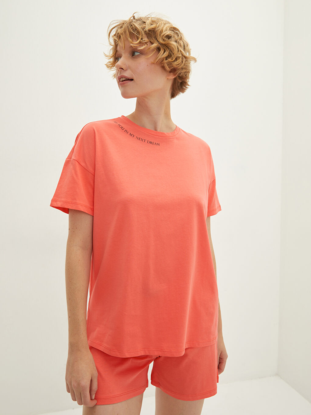 Mercan Bisiklet Yaka Baskılı Kısa Kollu Pamuklu Kadın Şortlu Pijama Takımı