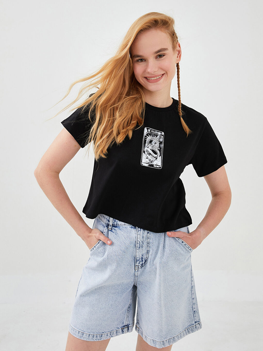 Siyah Bisiklet Yaka Baskılı Kısa Kollu Pamuklu Kadın Tişört-1