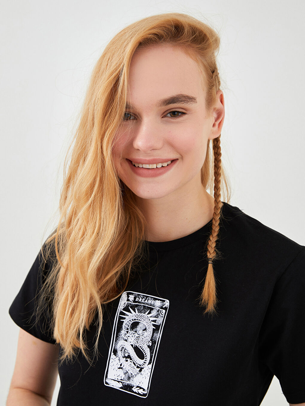 Siyah Bisiklet Yaka Baskılı Kısa Kollu Pamuklu Kadın Tişört-2