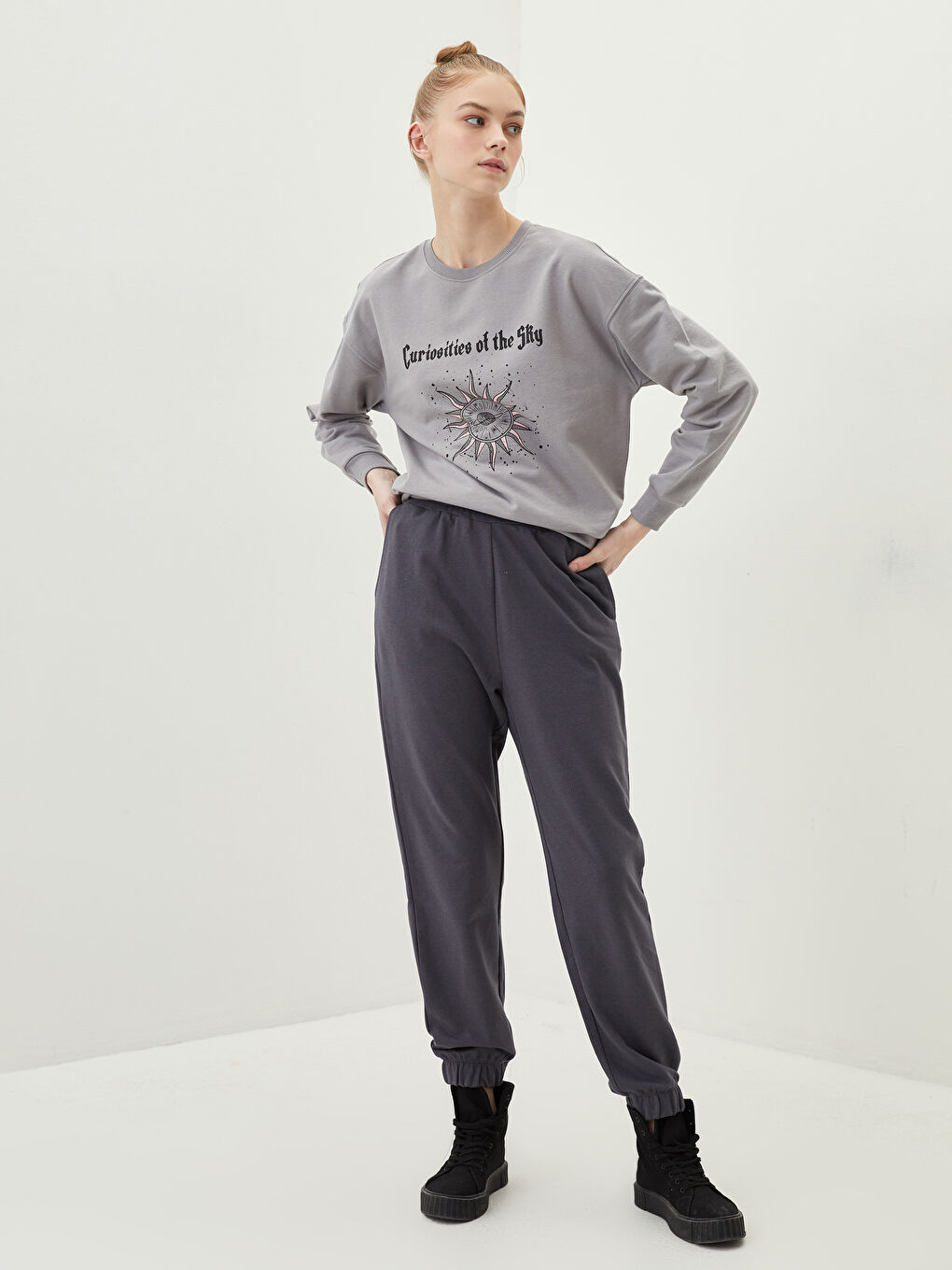 Women's Elasticated Waist Plain Jogger Sweatpants-1