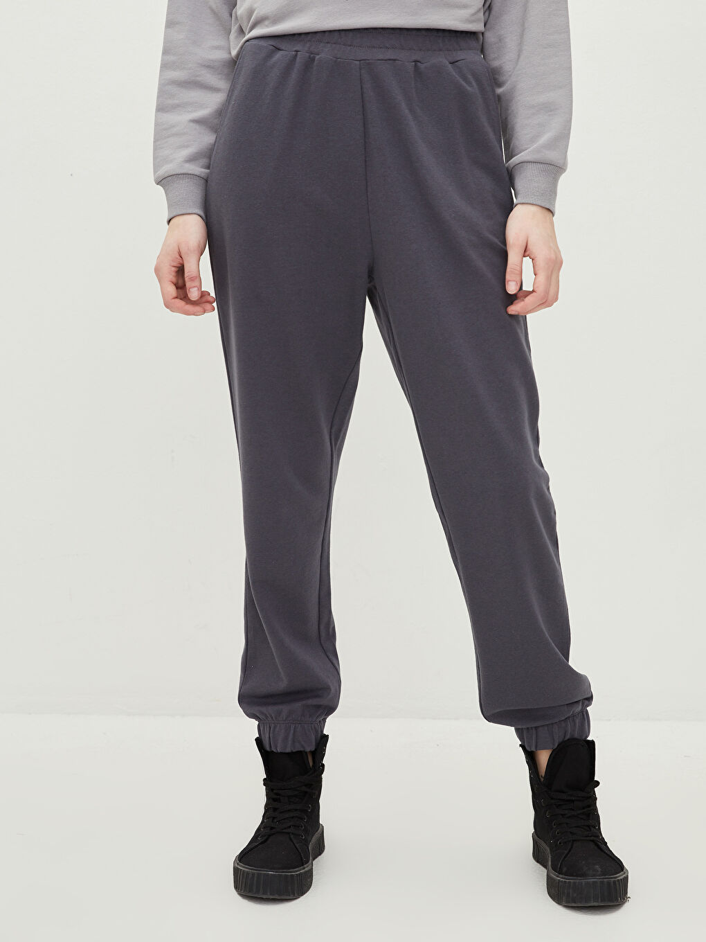 Women's Elasticated Waist Plain Jogger Sweatpants-3