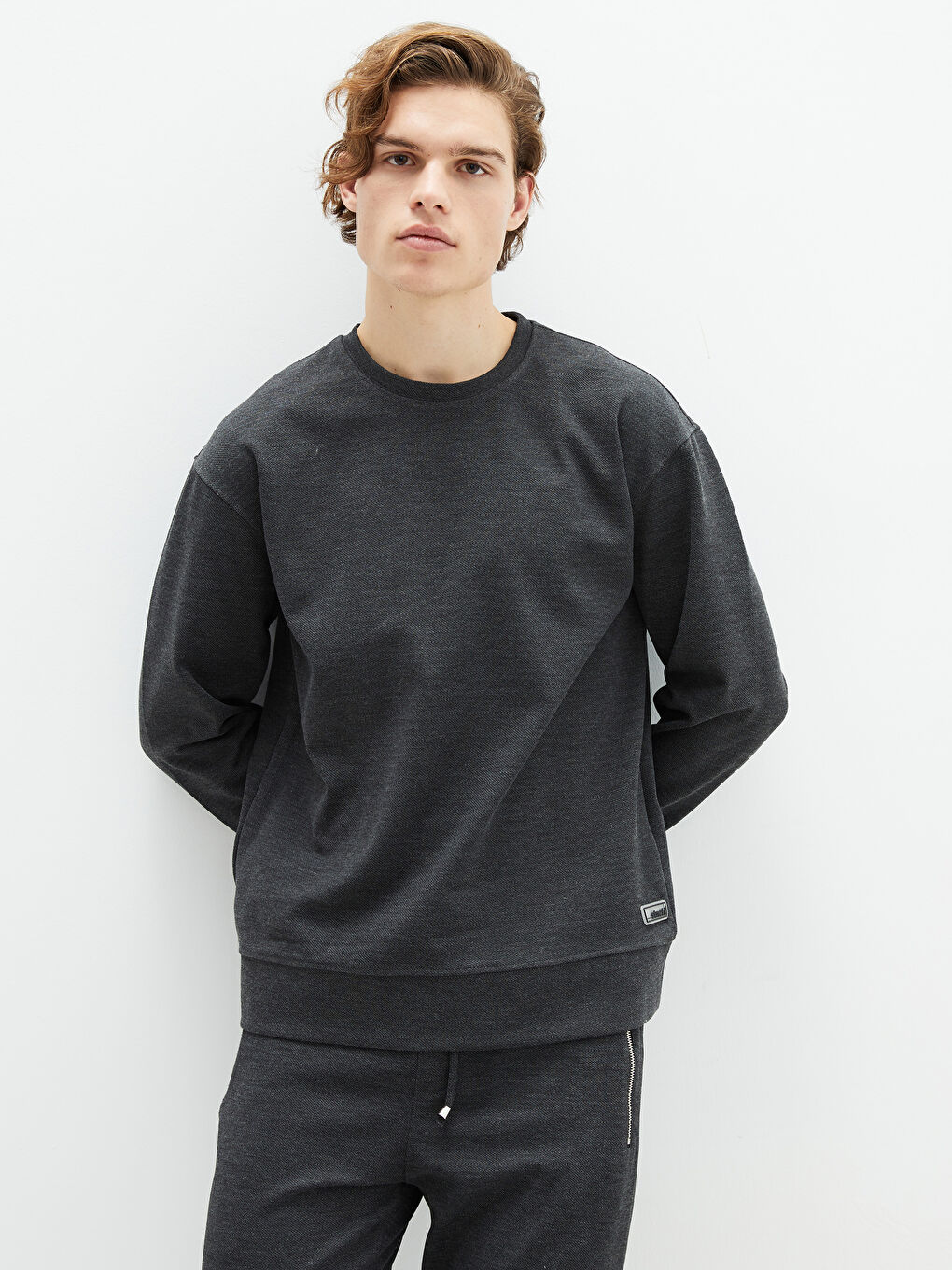 Мужская толстовка с круглым вырезом и длинными рукавами