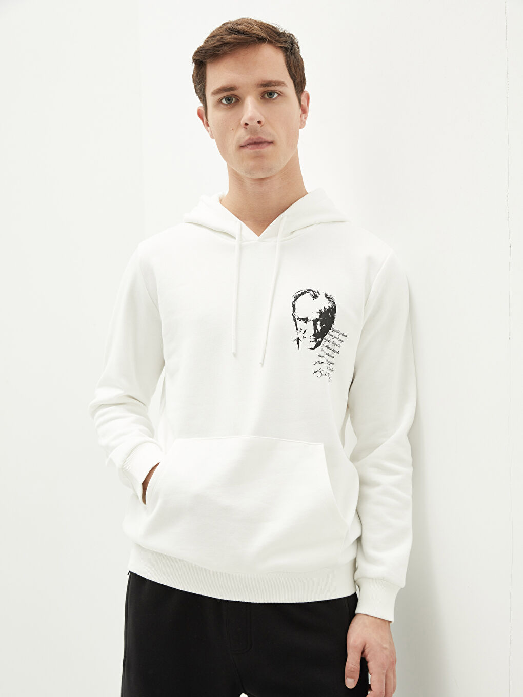 Beyaz Uzun Kollu Atatürk Baskılı Erkek Kalın Hoodie