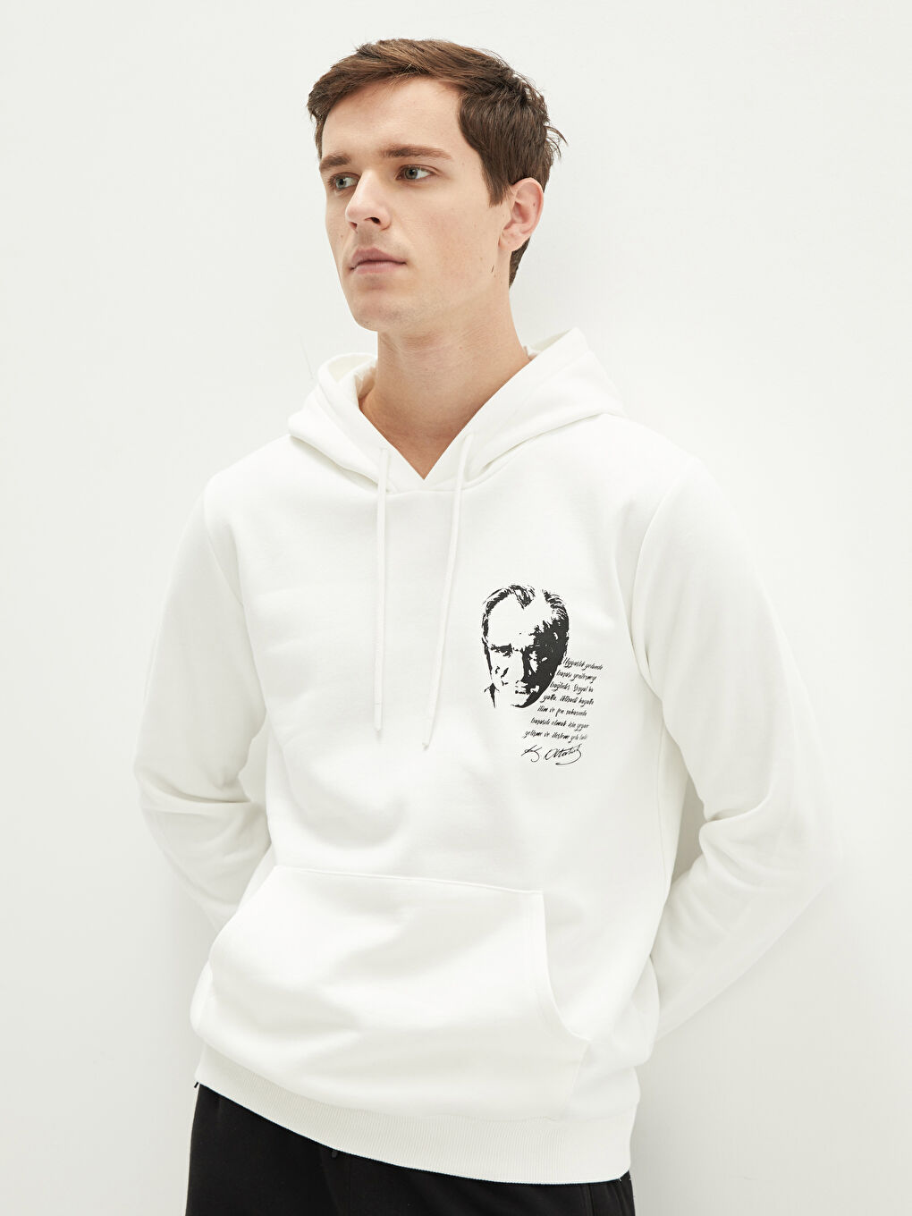 Beyaz Uzun Kollu Atatürk Baskılı Erkek Kalın Hoodie-1
