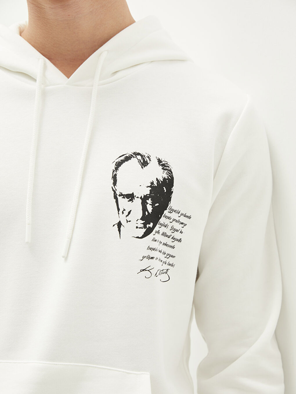Beyaz Uzun Kollu Atatürk Baskılı Erkek Kalın Hoodie-3