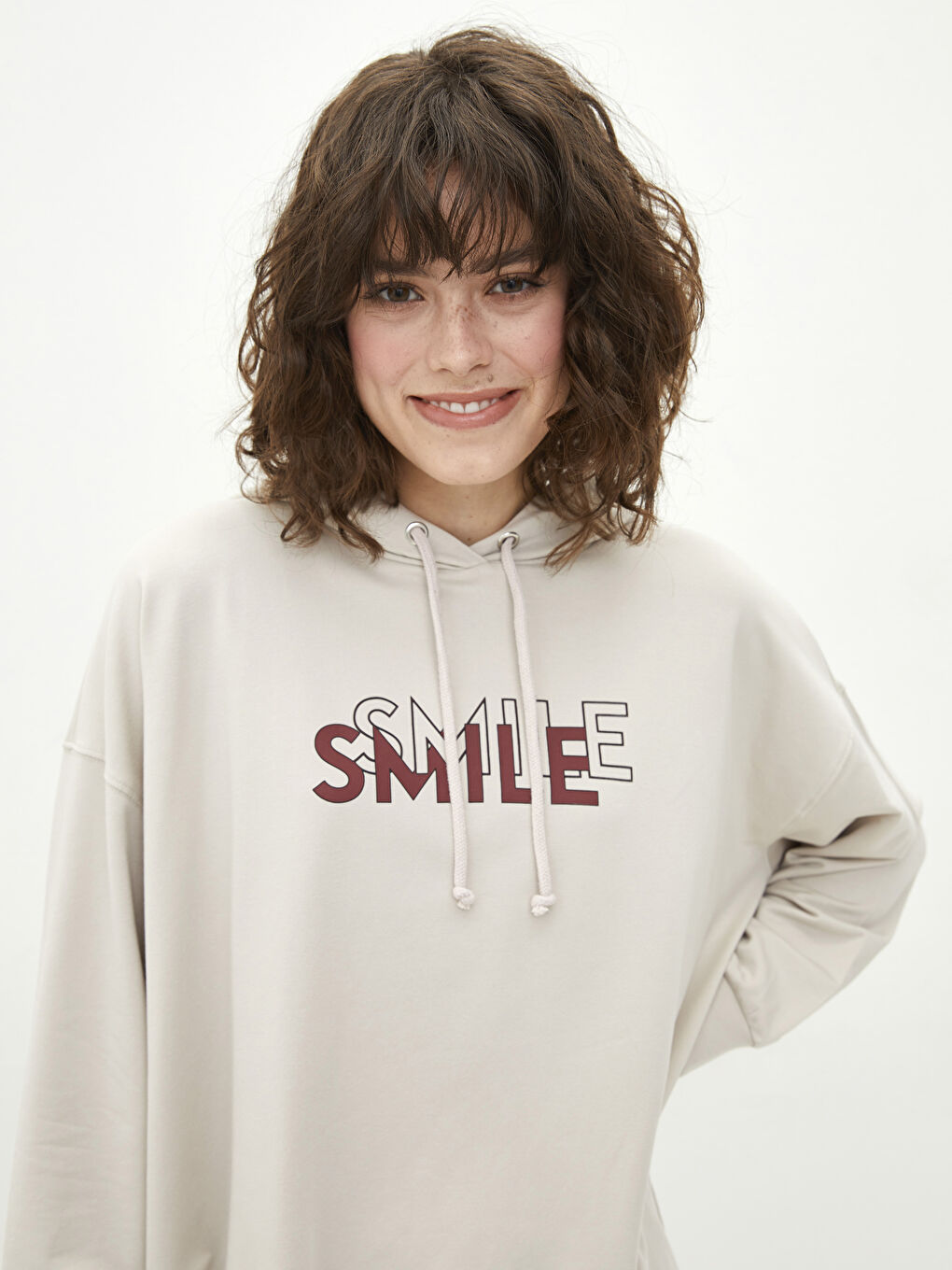 Bej Kapüşonlu Slogan Baskılı Uzun Kollu Kadın Pijama Üst-1