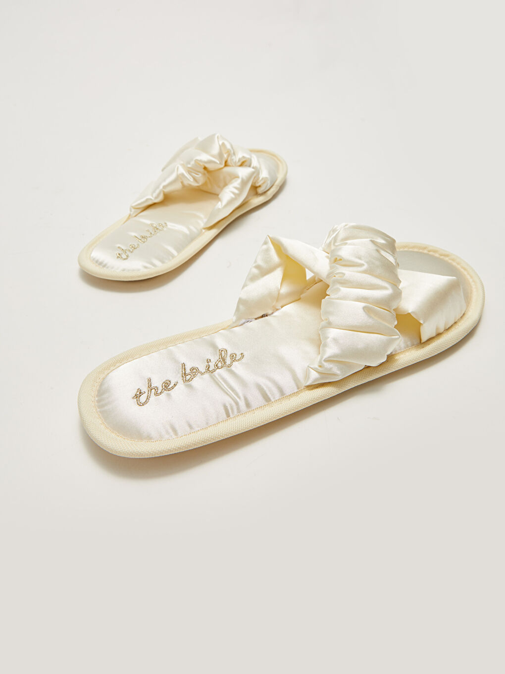 Ekru Nakış Detaylı Çapraz Bantlı Kadın Ev Terliği-4