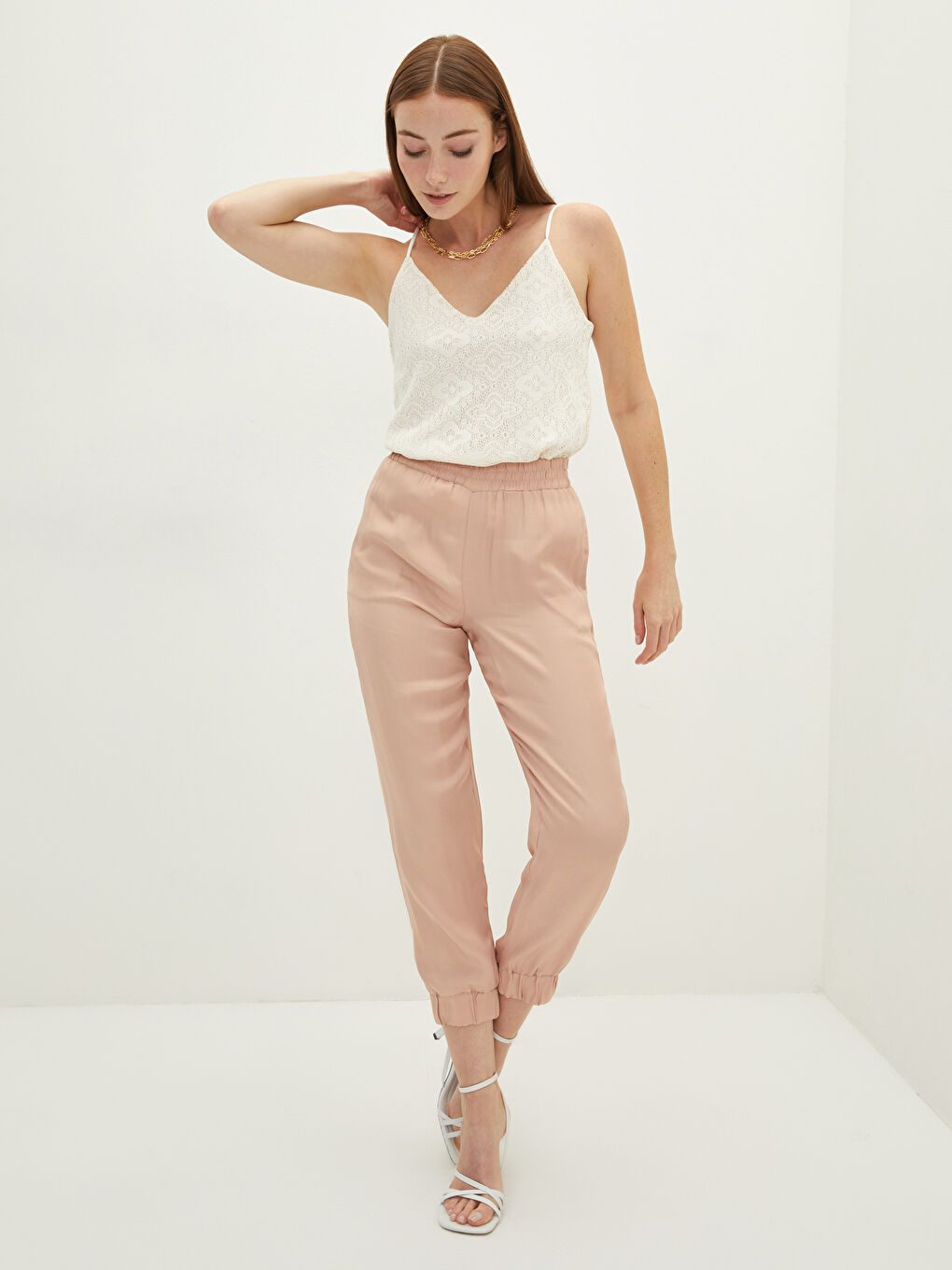 Ekru V Yaka Etnik Desenli Askılı Kadın Atlet-3