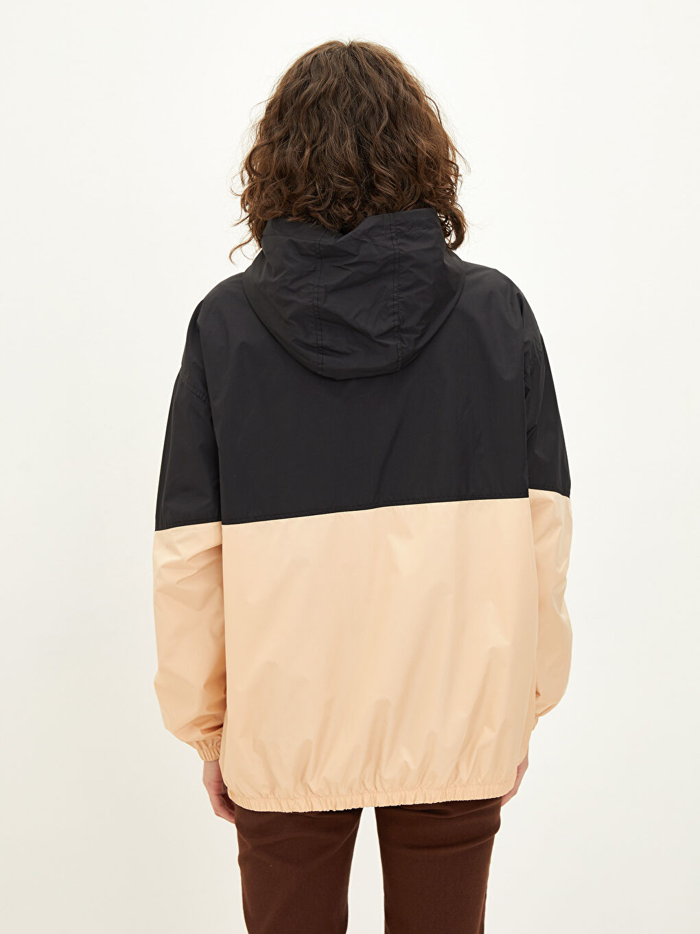 Bej Kapüşonlu Renk Bloklu Kadın Yağmurluk-6