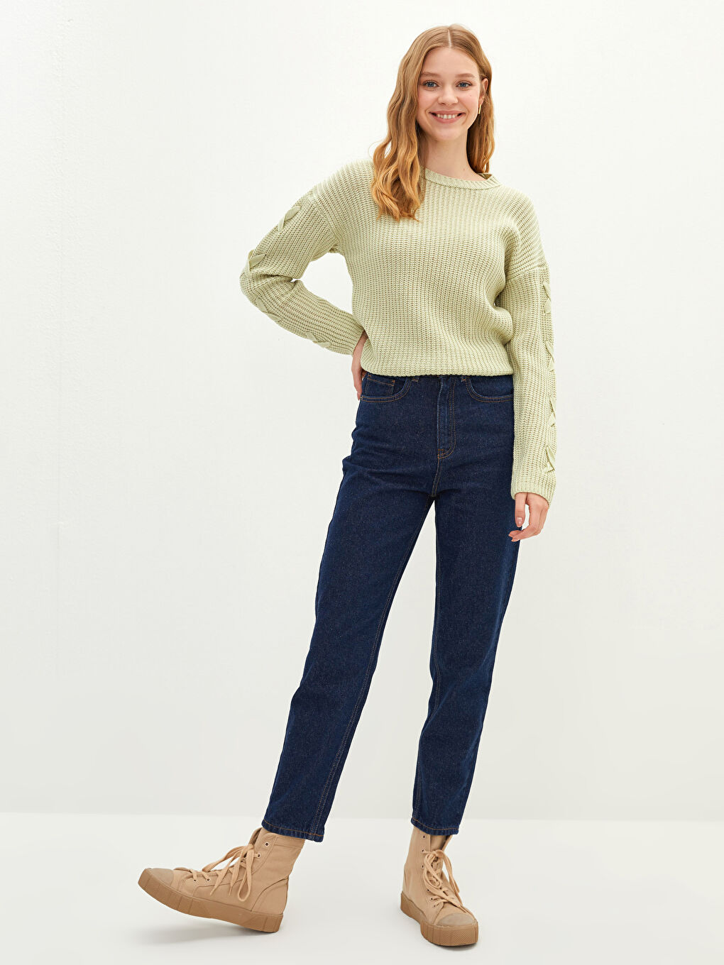 LCW Jeans پانتۆڵ جینزی ڕۆدیۆی کەمر بەرز فیتی دایکانە و وردەکاری جێب بۆ ژنان -W1HL03Z8-309
