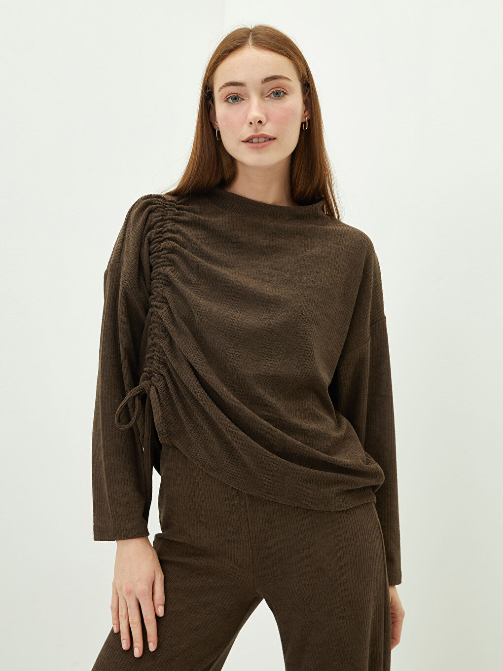 Kahverengi Bisiklet Yaka Büzgü Detaylı Uzun Kollu Kadın Kazak-1