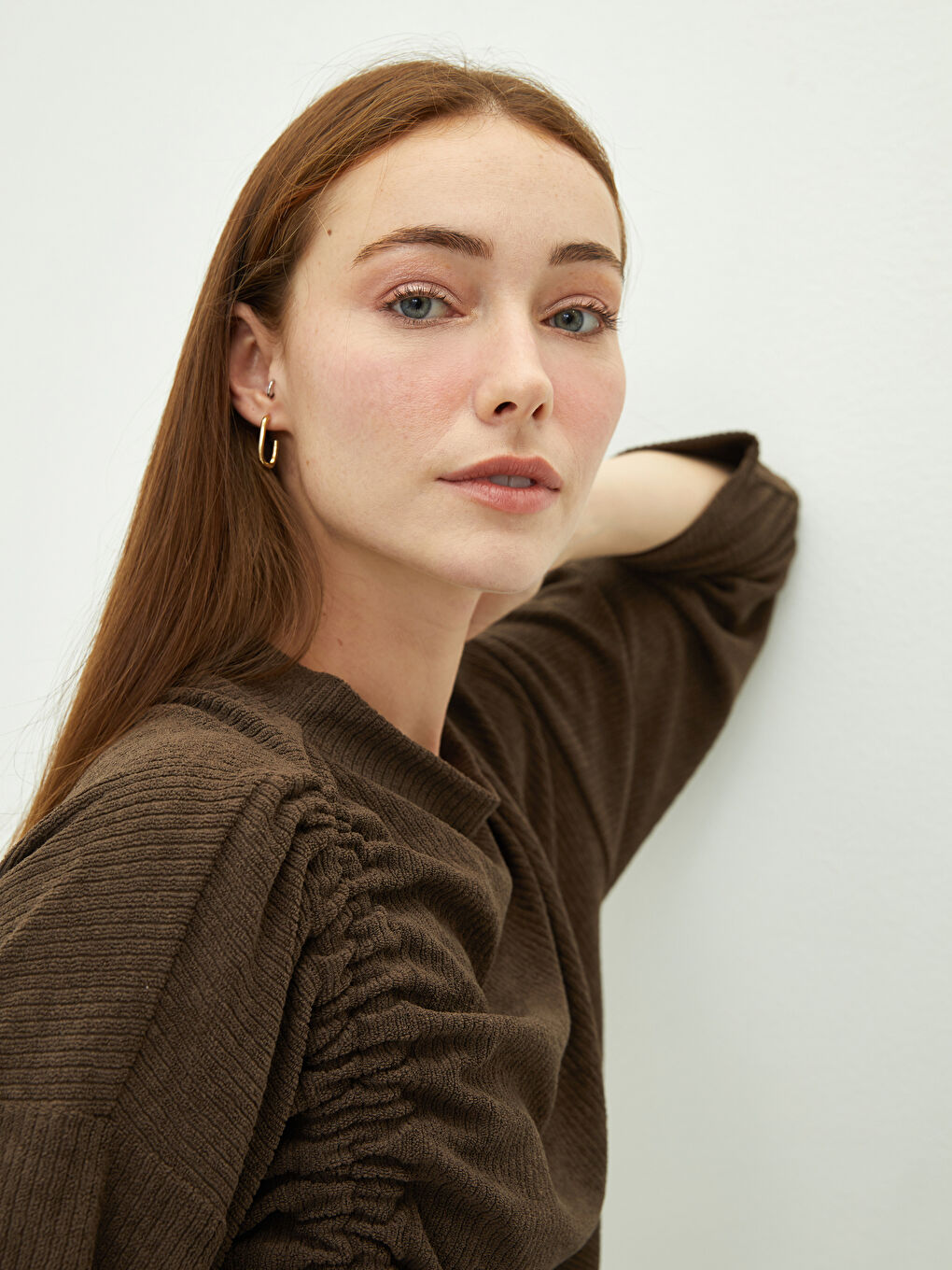 Kahverengi Bisiklet Yaka Büzgü Detaylı Uzun Kollu Kadın Kazak-3