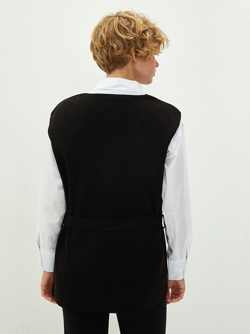 Siyah V Yaka Beli Kuşaklı Kadın Triko Yelek-4