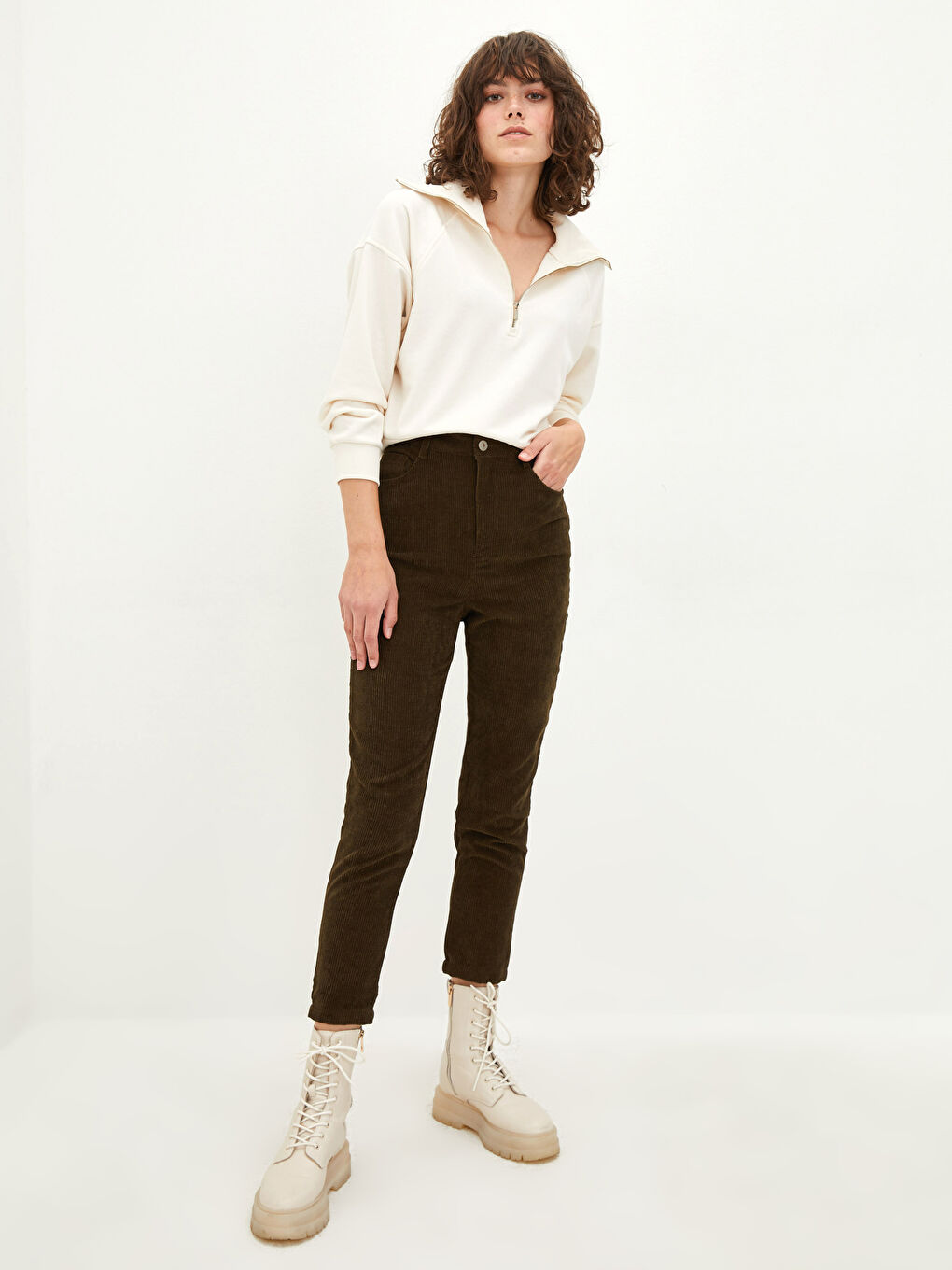 Standard Fit Ankle-Length Pocket Detailed Women's Velvet Trousers-1