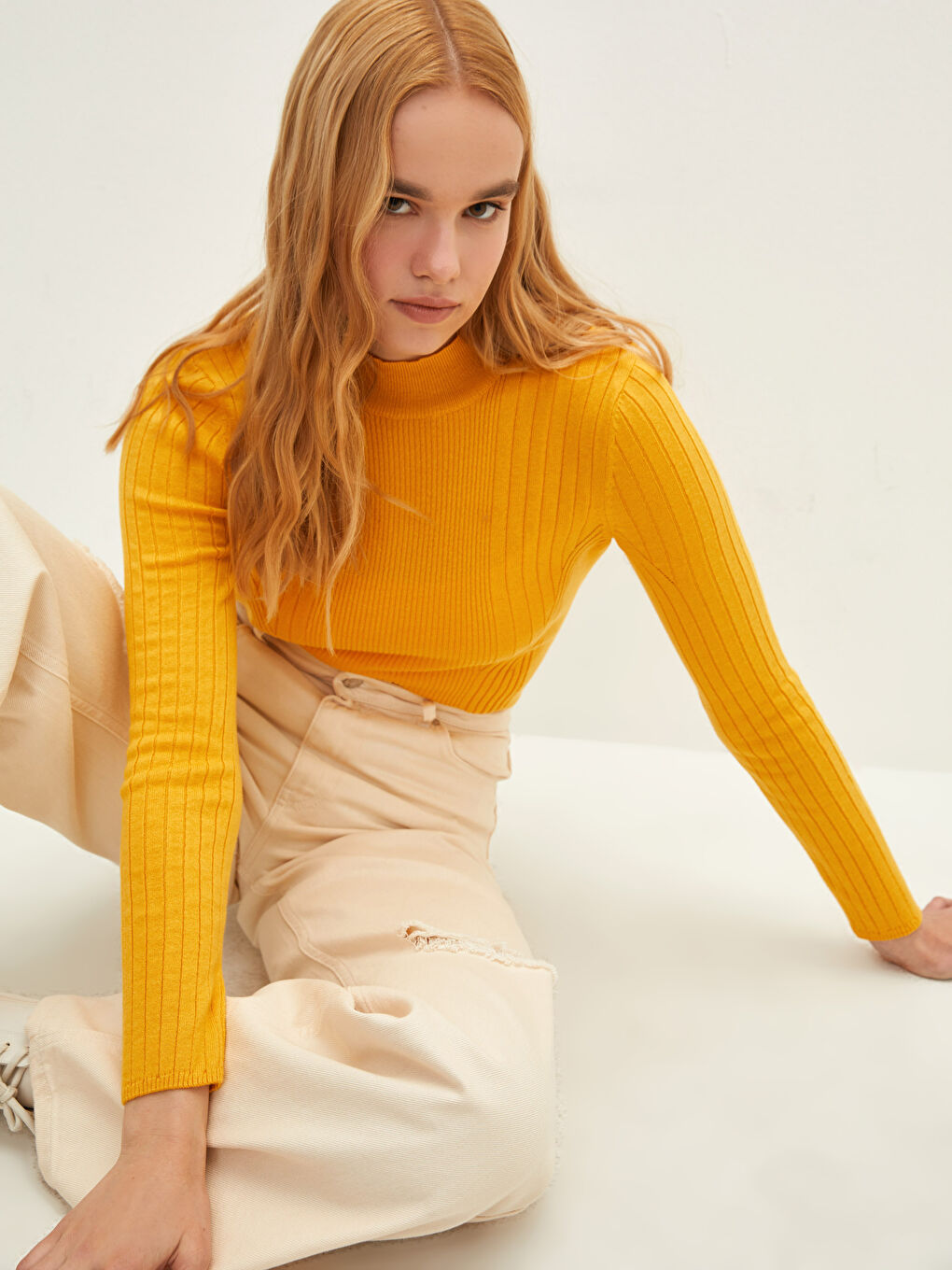 Свитер из трикотажа с длинным рукавом и полуводолазкой, с узором для женщин