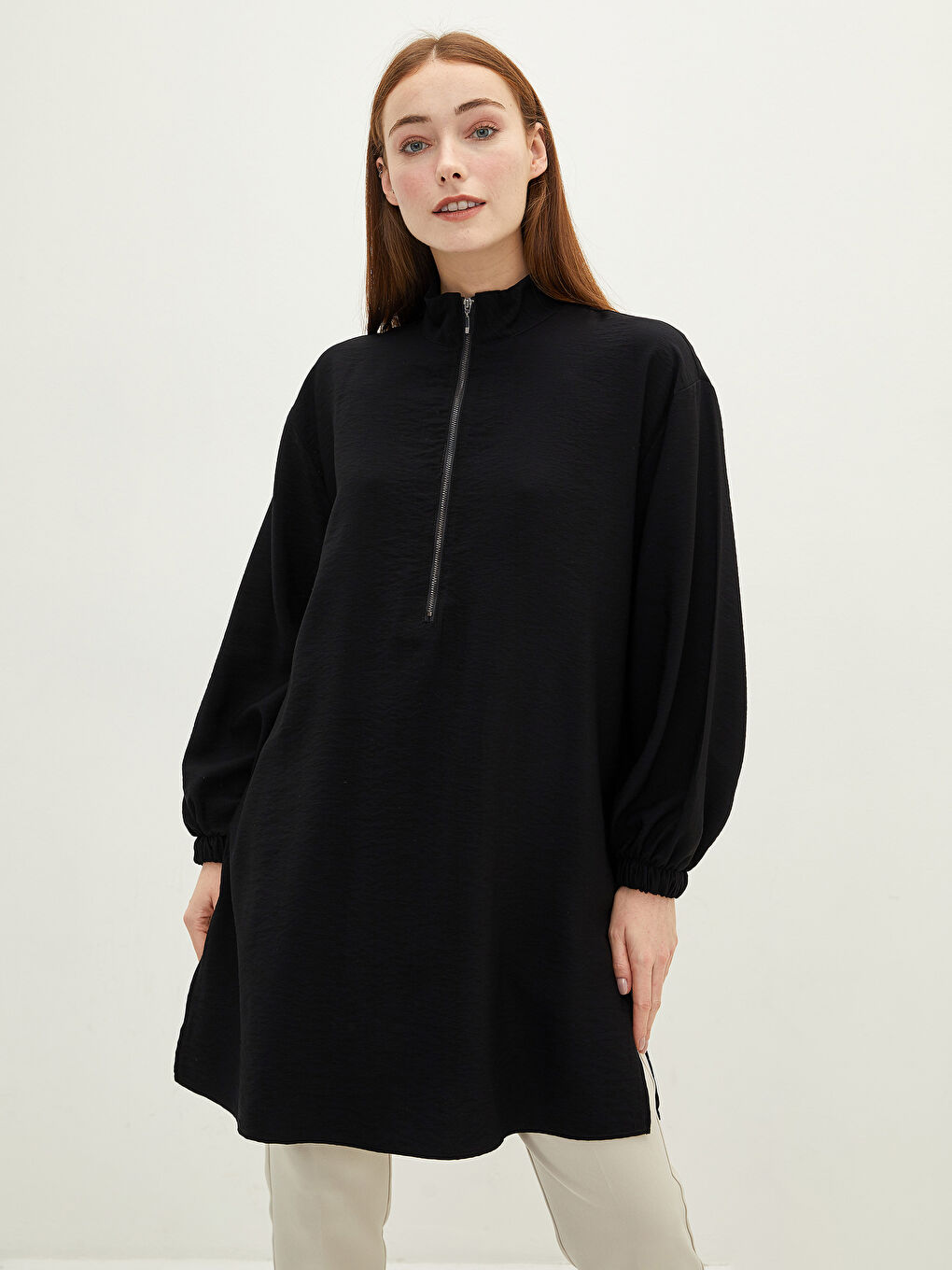 Siyah Dik Yaka Düz Uzun Kollu Kadın Tunik