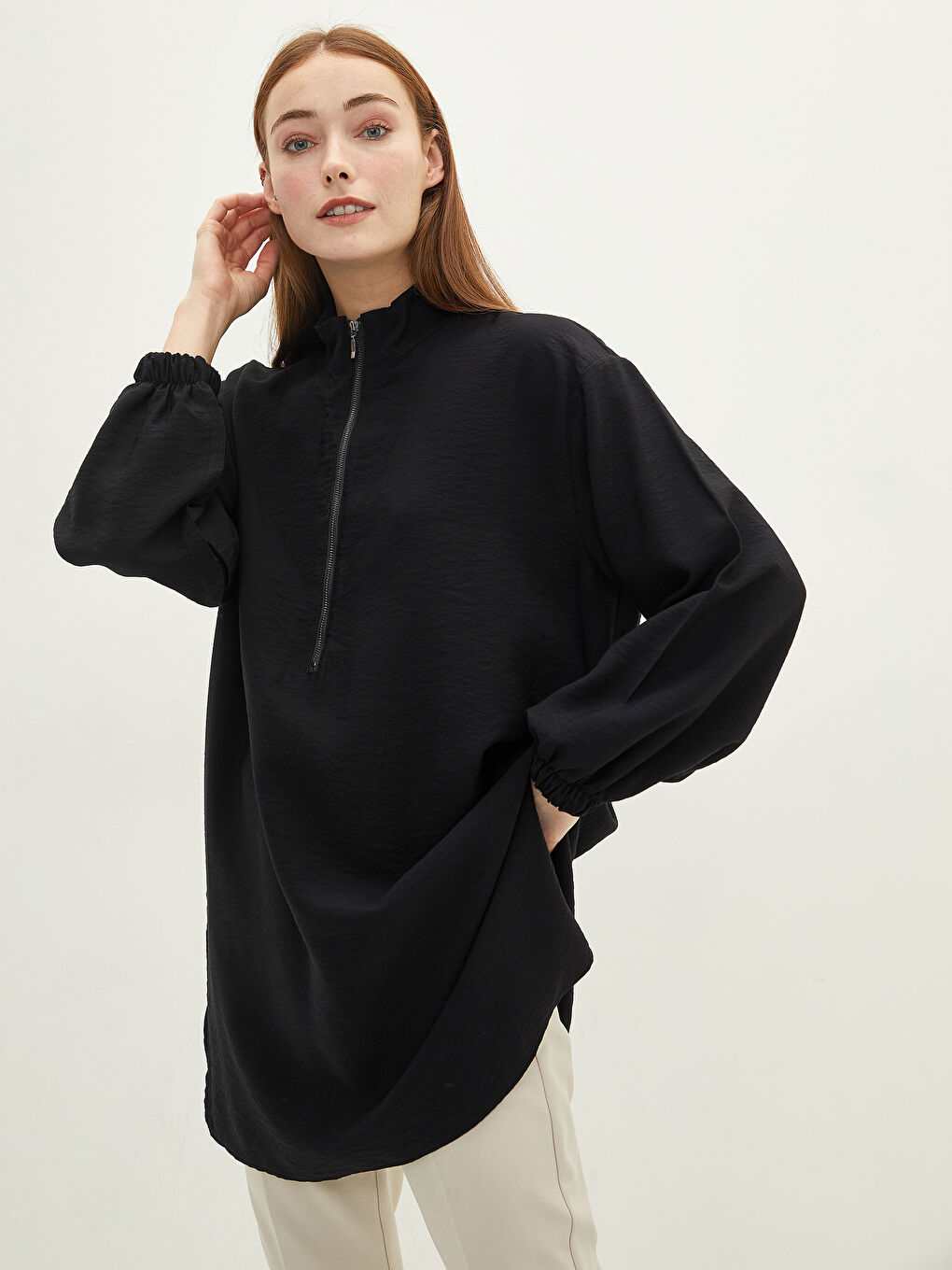 Siyah Dik Yaka Düz Uzun Kollu Kadın Tunik-1