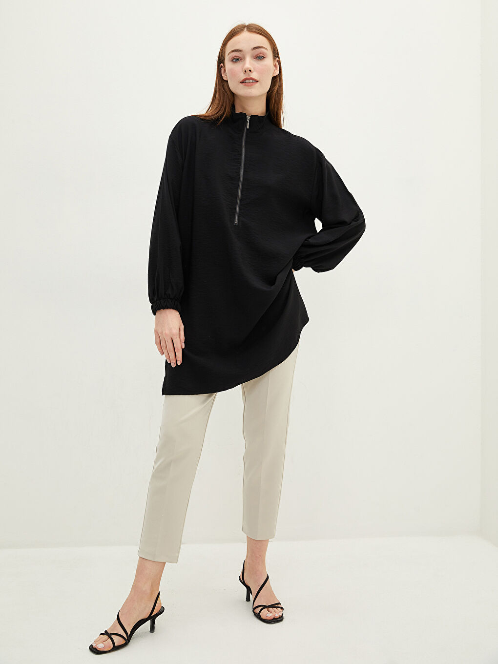 Siyah Dik Yaka Düz Uzun Kollu Kadın Tunik-4