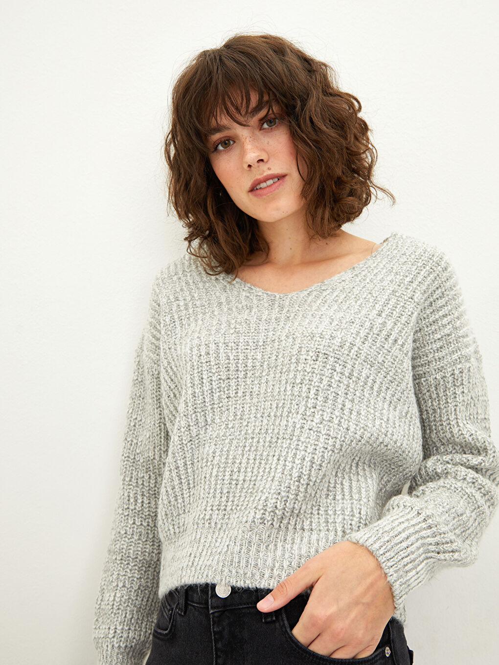 Gri V Yaka Düz Uzun Kollu Kadın Triko Kazak-1