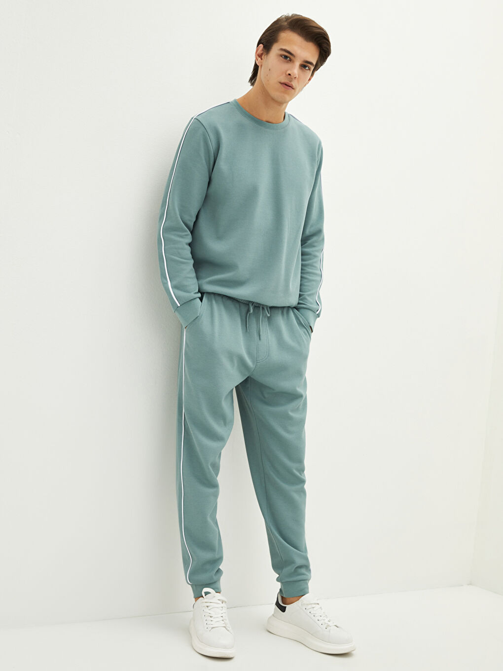 ерлерге арналған стандартты пішім спорттық шалбар