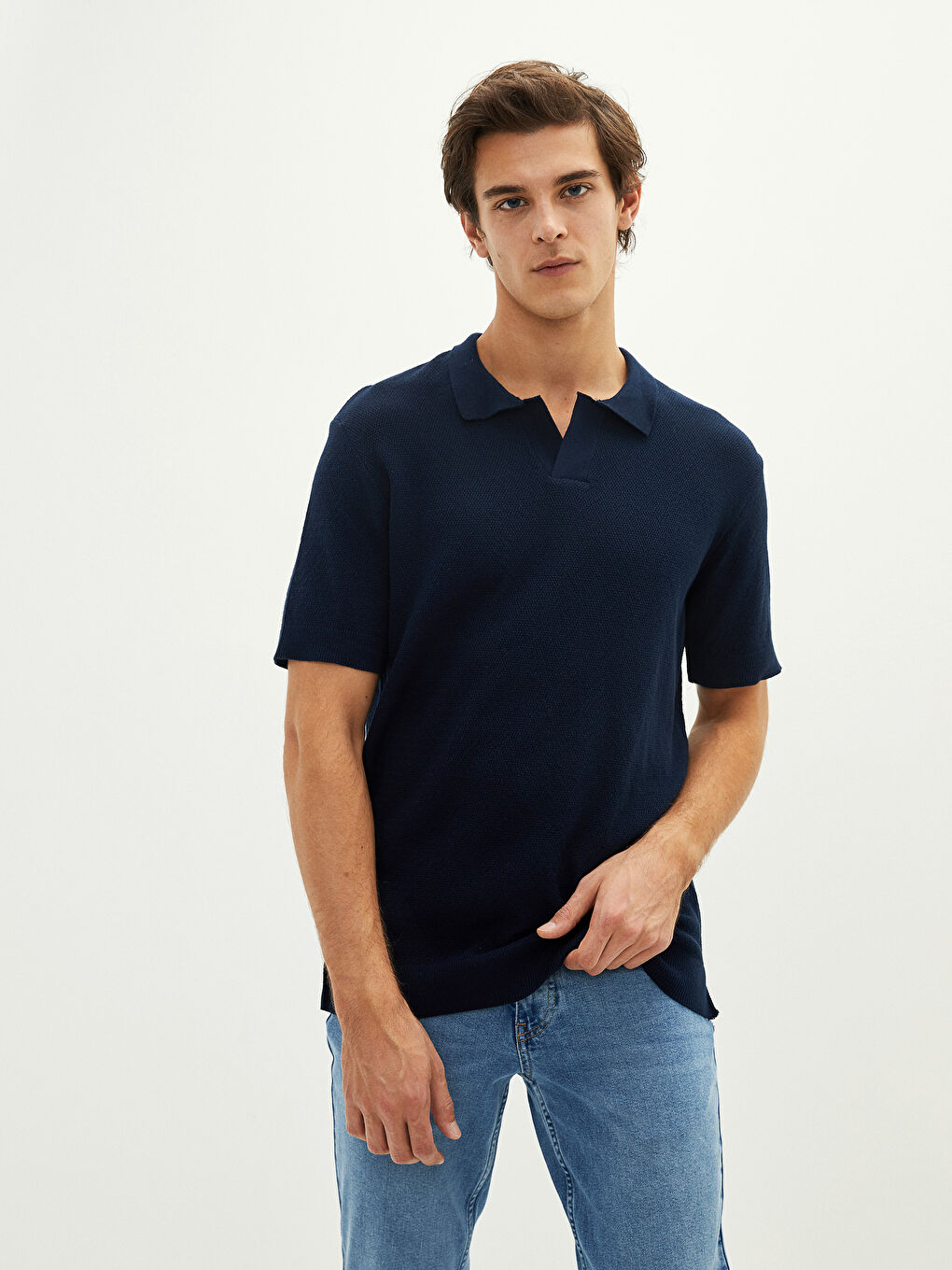 سترة تريكو بياقة بولو وكم قصير للرجال